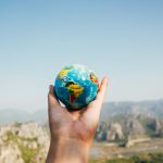 世界中を旅しながら暮らす、それも仕事を辞めずに。リモートワークで旅ができる4つの時代背景。